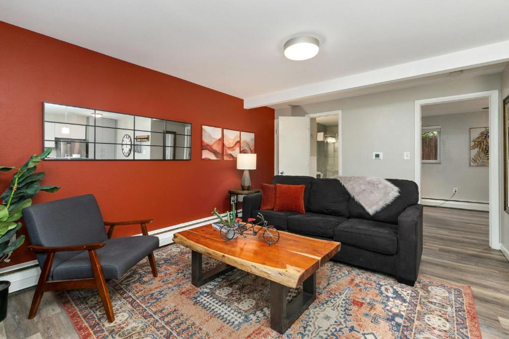 Modern & Chic Condo in the Heart of Old Town